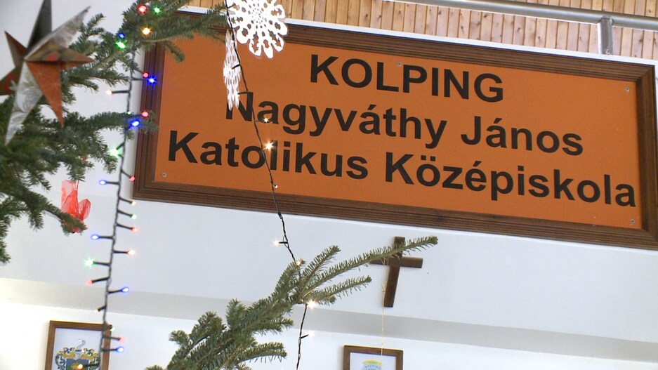 Karácsonyi ünnepség a Kolping Nagyváthy Középiskolában